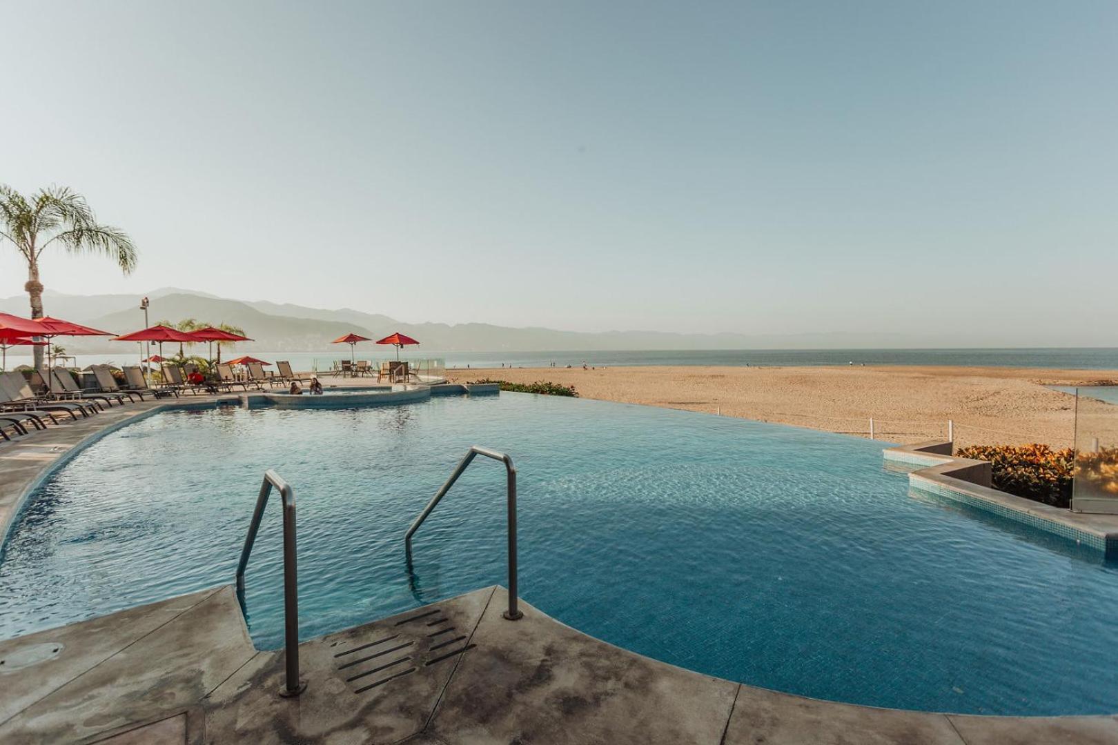 Grand Venetian Beachfront Condos Puerto Vallarta Esterno foto