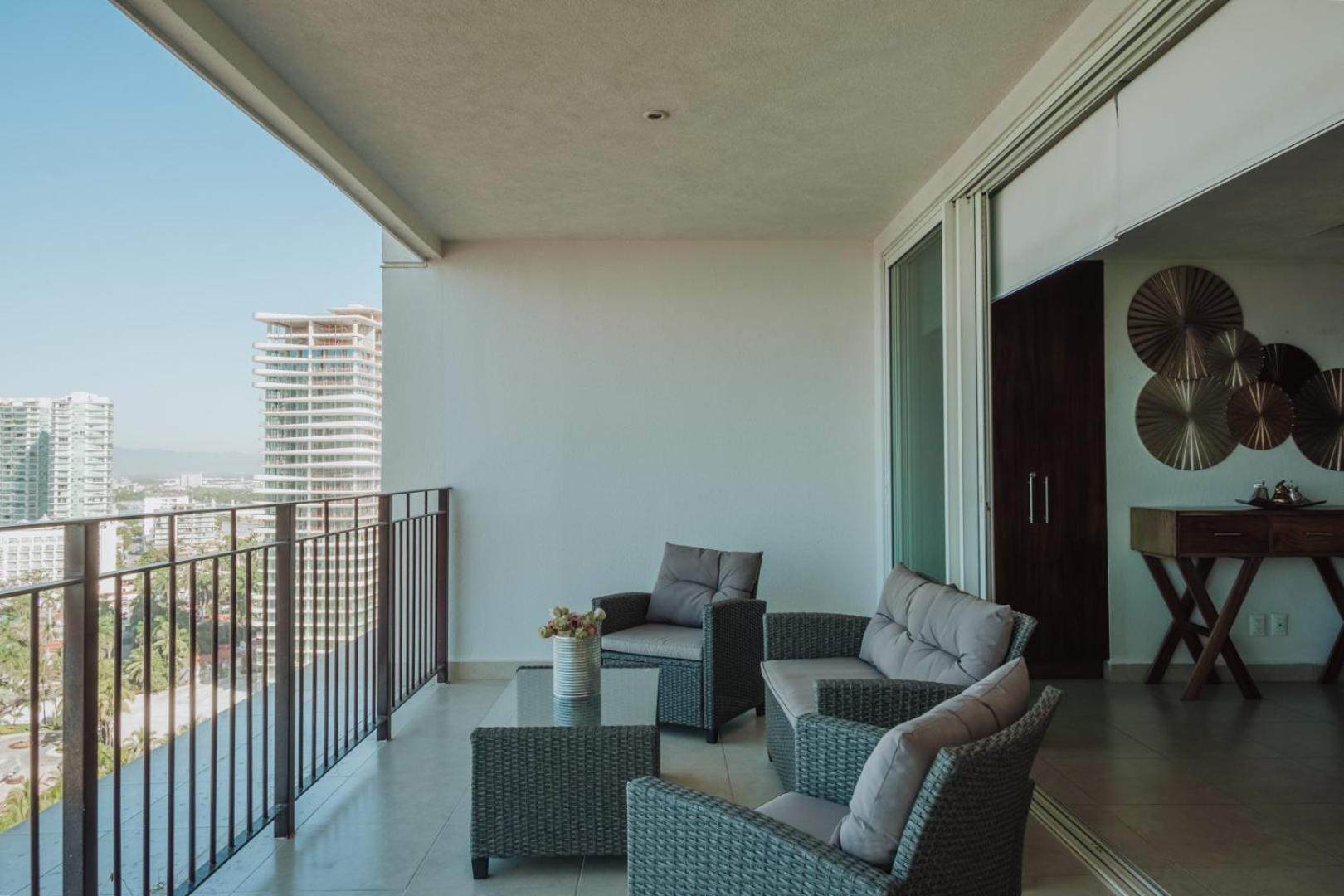 Grand Venetian Beachfront Condos Puerto Vallarta Esterno foto