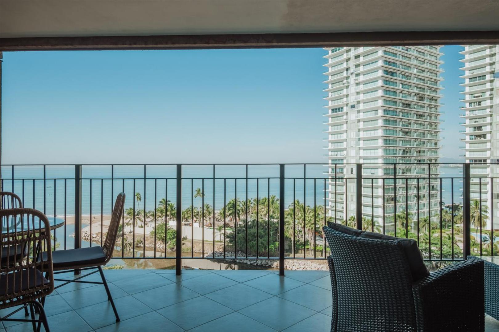 Grand Venetian Beachfront Condos Puerto Vallarta Esterno foto